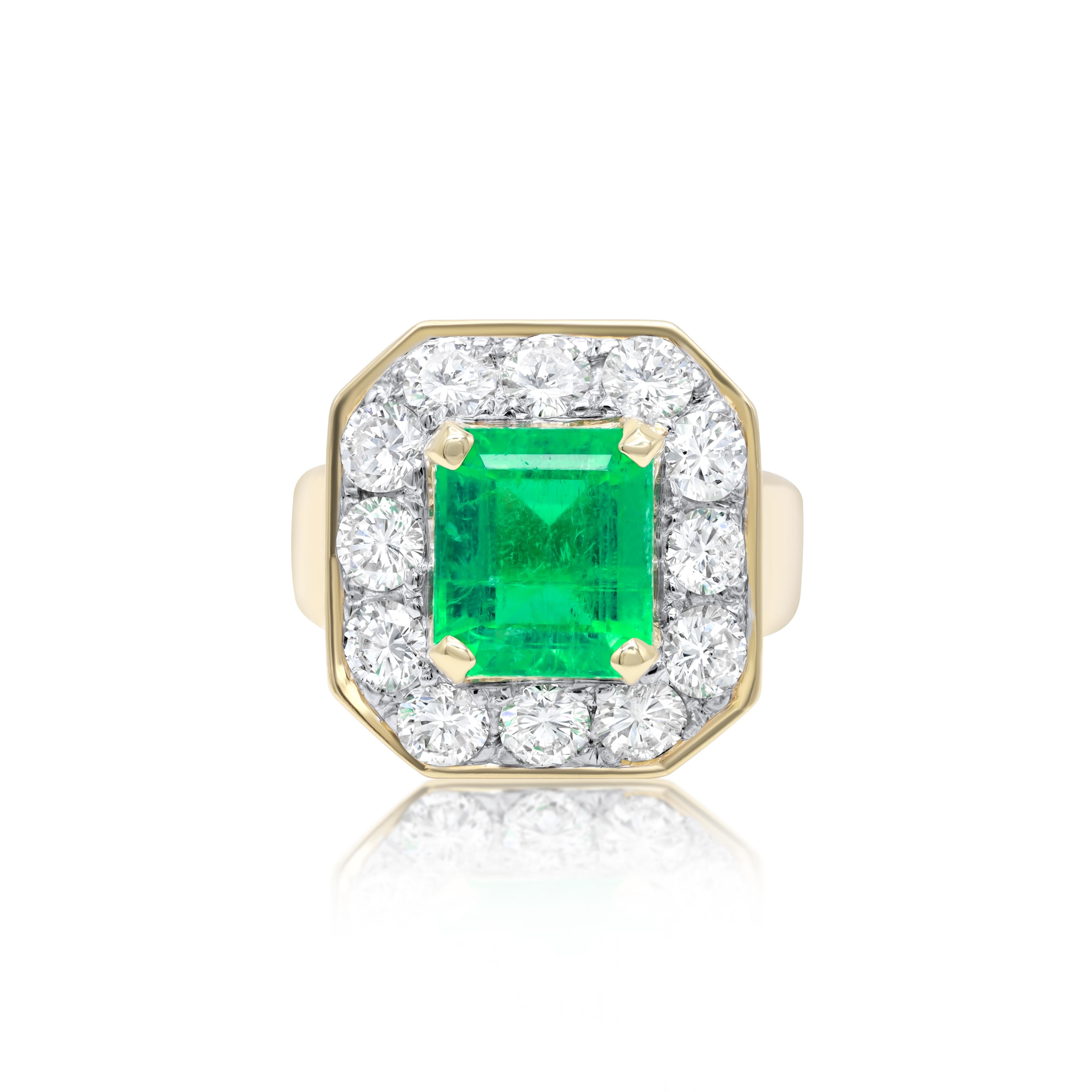 Modern Diana M. 18 kt yellow gold emerald and diamond ring featuring a center 3.70 ct  For Sale