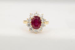 Diana M. 18 kt yellow gold Princess Diana ring with a flower shaped design