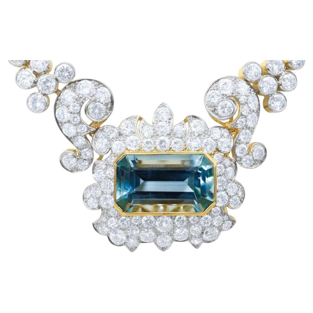 Collana di diamanti Art Deco in platino e oro bianco 18 kt con acquamarina taglio smeraldo centrale da 18,00 carati e circa 10,00 carati di diamanti tondi GHI VS-SI