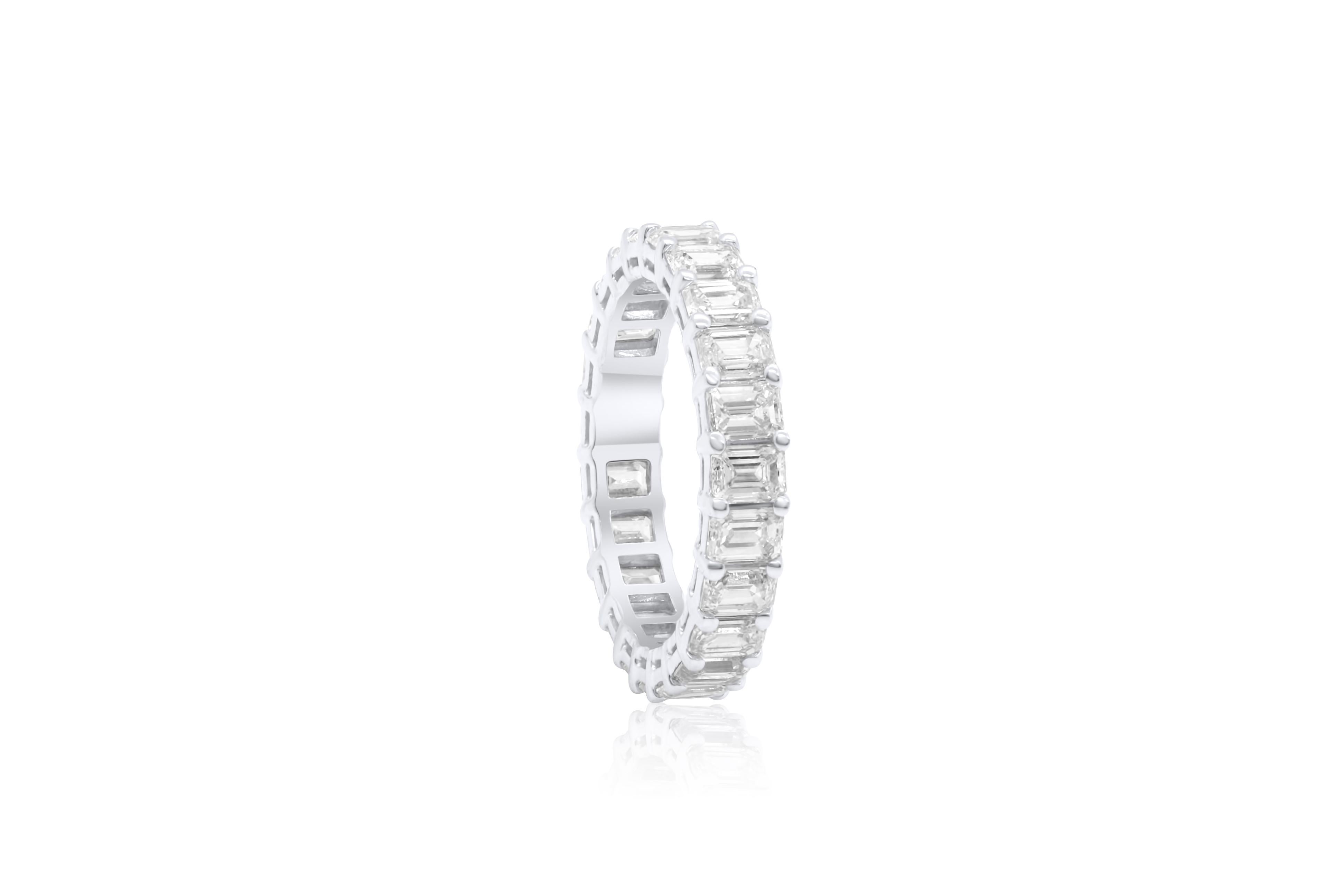 Diana M 3.65 Ct Diamante talla esmeralda Anillo de la Eternidad en Oro Blanco de 18 quilates Moderno en venta