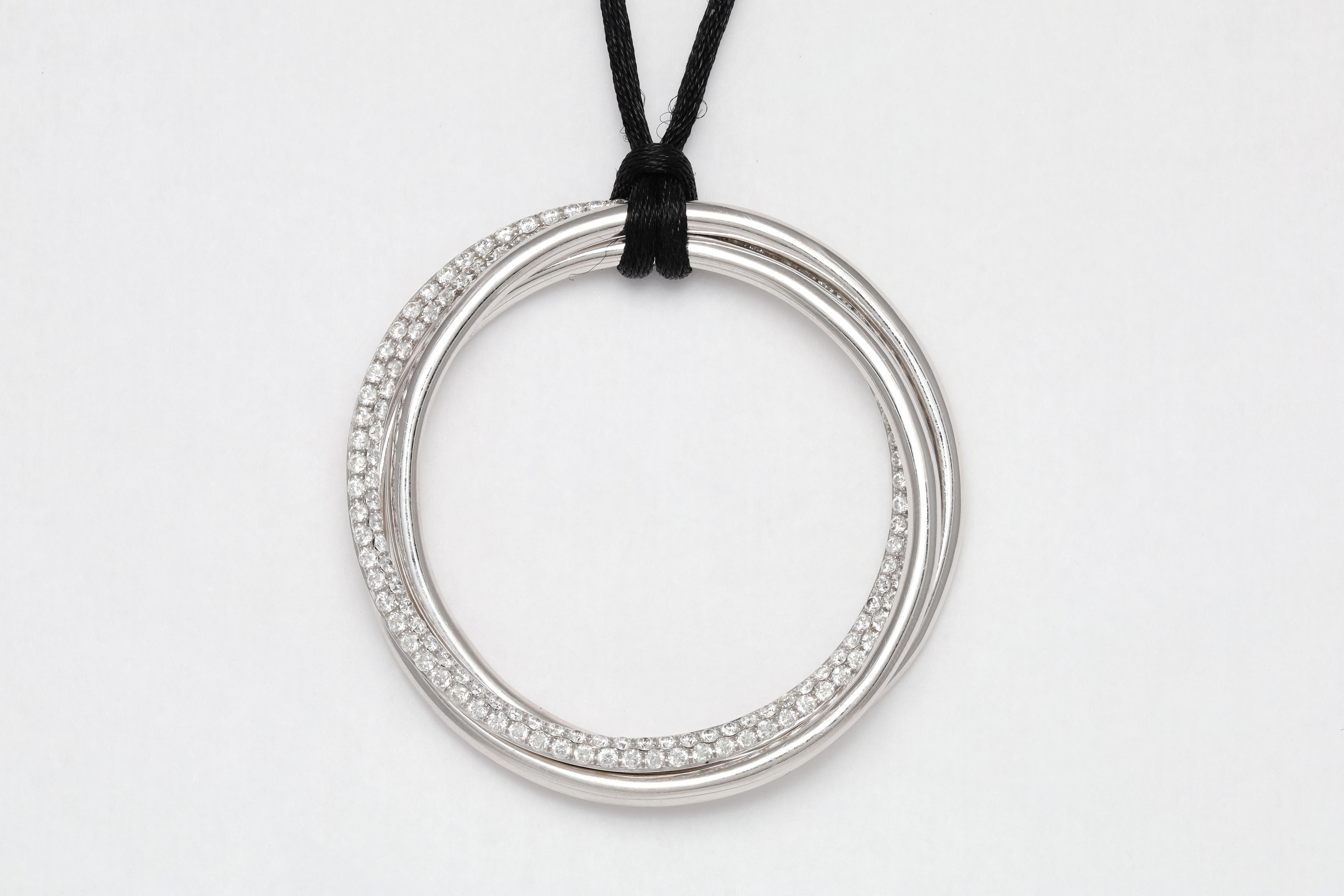 Diana M. 18K White Gold Diamond Pendant In New Condition For Sale In New York, NY