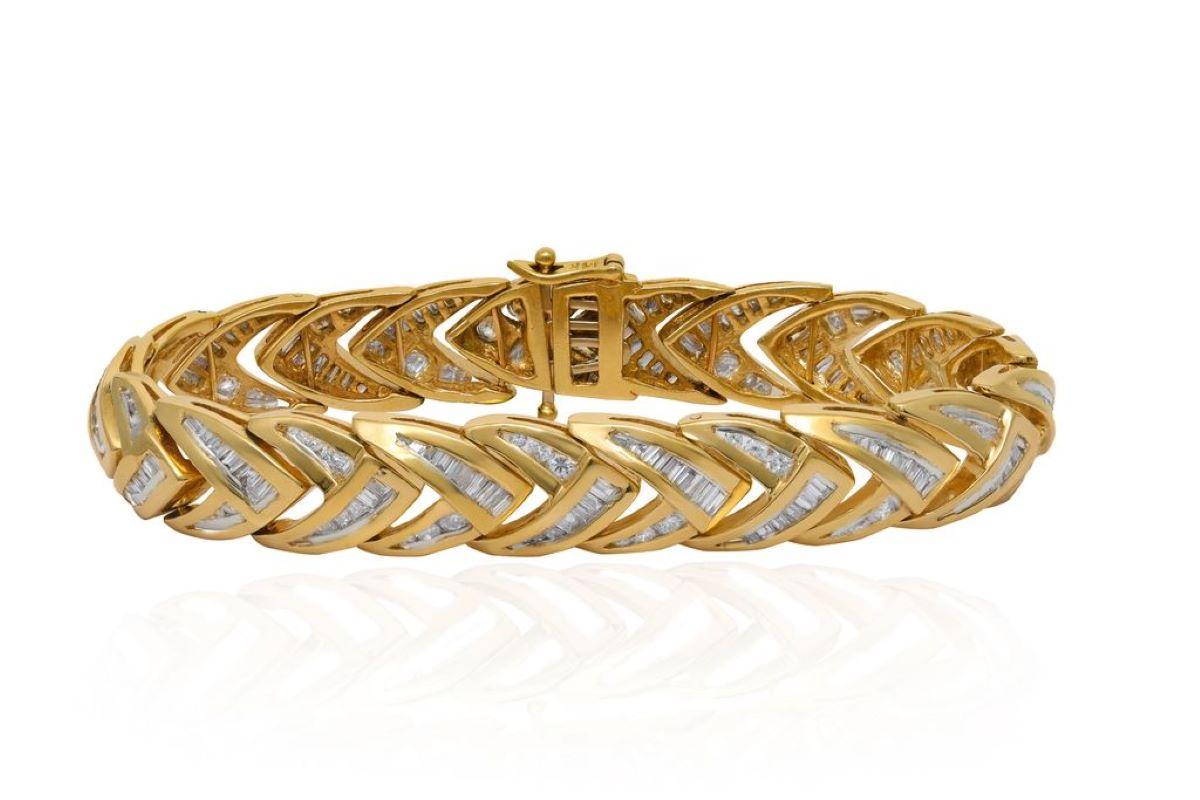 Modern Diana M 18K Yellow Gold Baguette Bracelet Featuring 8.50cts Diamonds For Sale