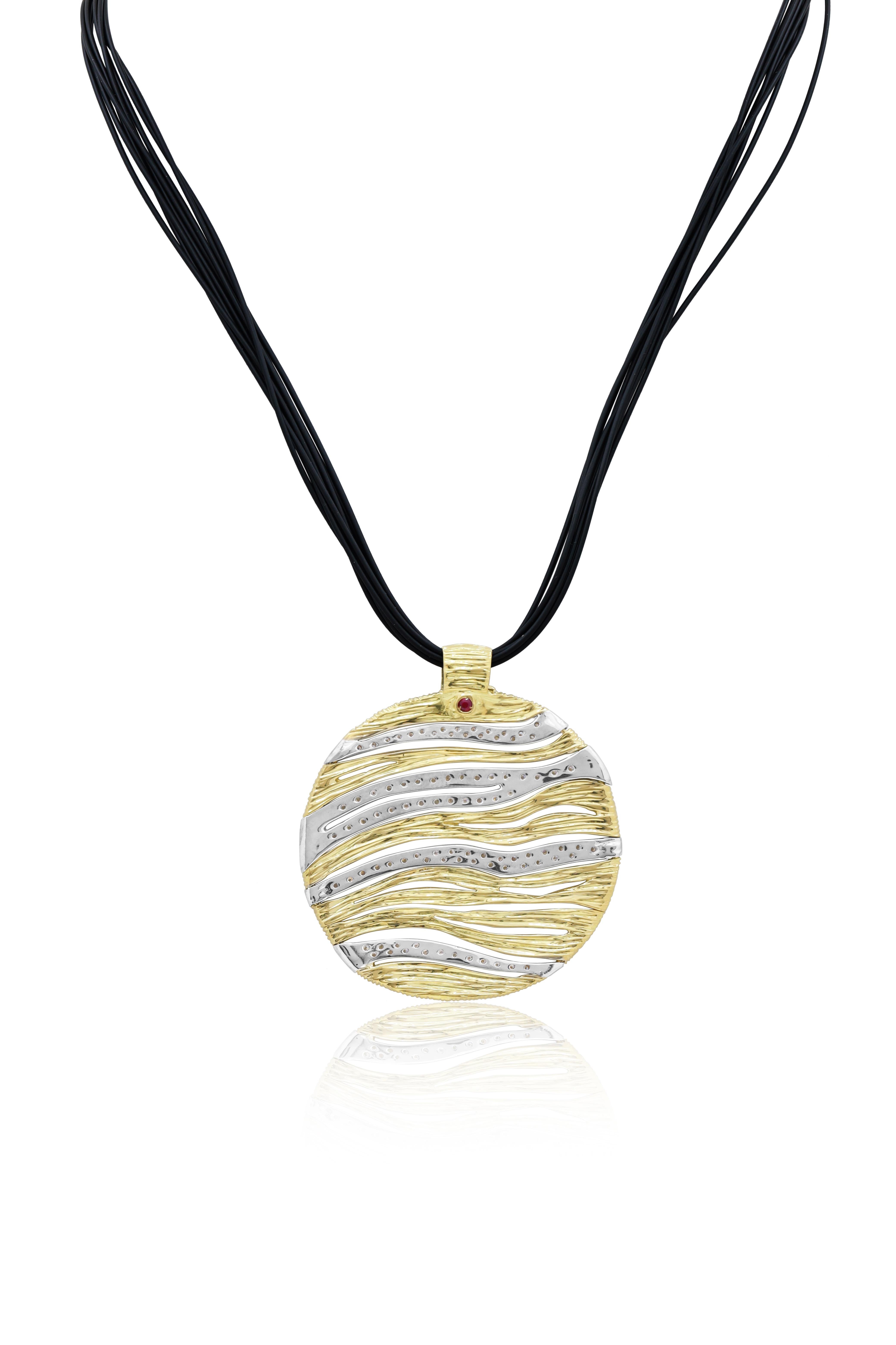 Diana M. 18kt Diamant-Anhänger 1,50 Karat Kreis-Design auf schwarzem Seil (Brillantschliff) im Angebot