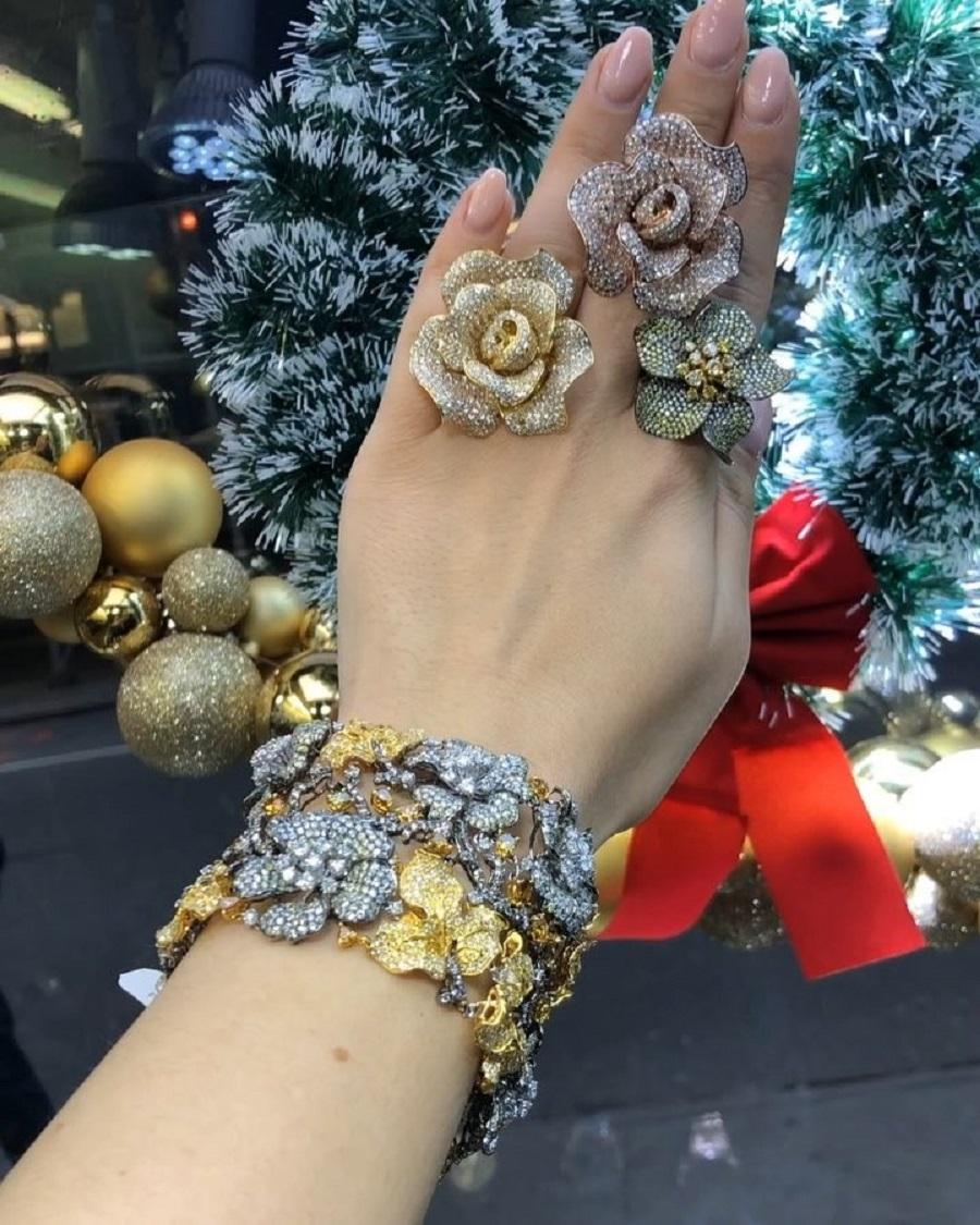 A&M. 37 carat 18kt Two Tone Black Rhodium Yellow Gold soft bangle 37cts Neuf - En vente à New York, NY