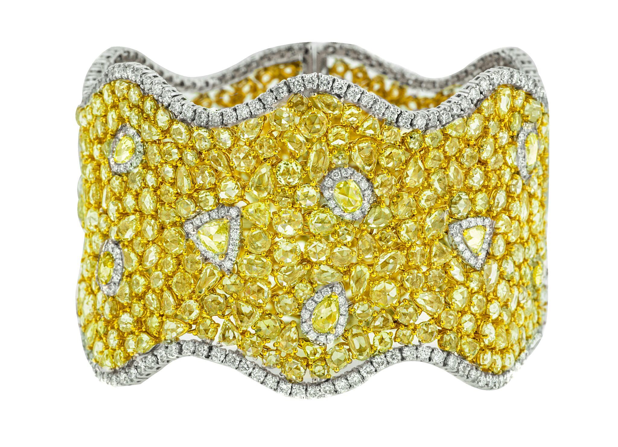Diana M. 18kt white and yellow gold bracelet featuring 56.67cts of diamonds  In New Condition For Sale In New York, NY