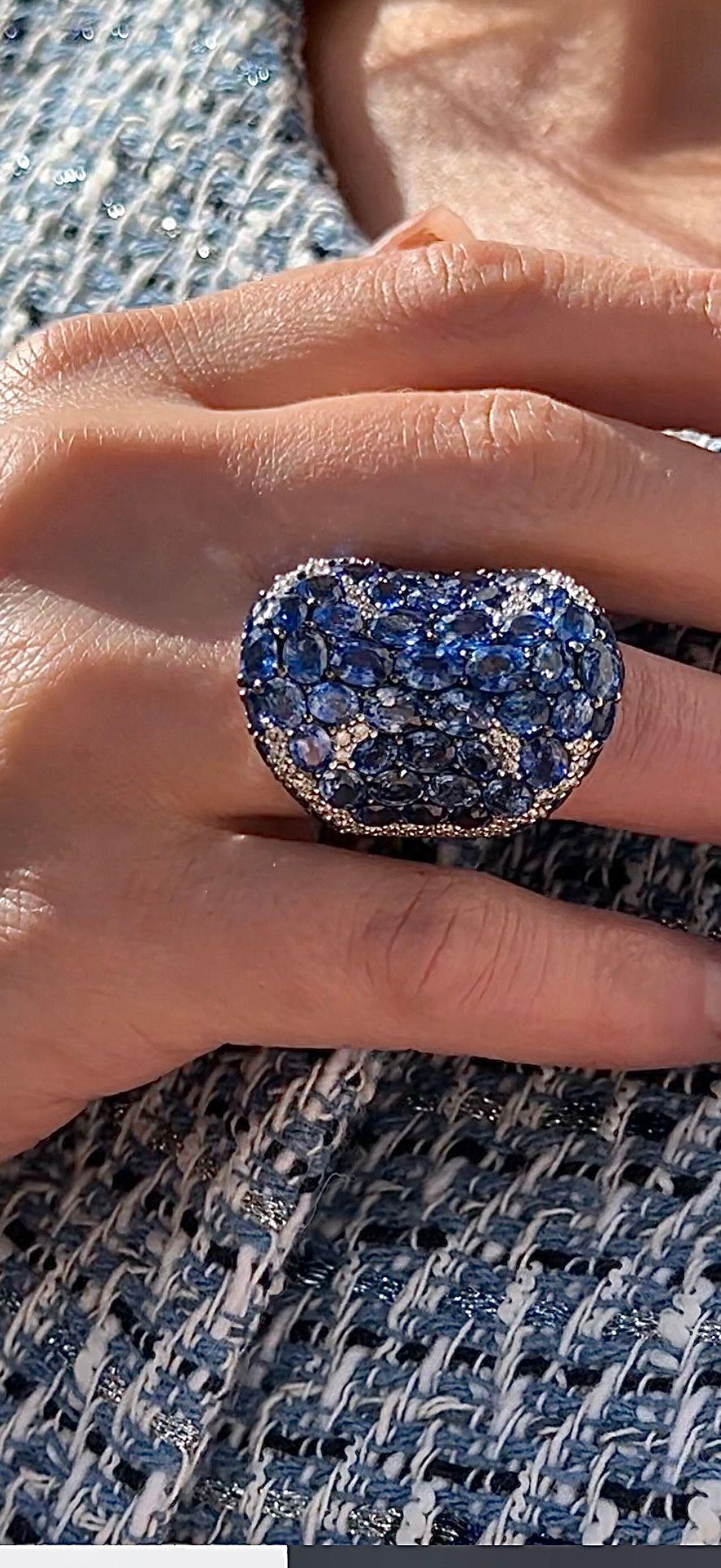 Diana M 18kt Weißgold 20,11cts Oval Blau  Saphir & 1,30cts Diamant Cocktail Ring.
Diana M. ist seit über 35 Jahren ein führender Anbieter von hochwertigem Schmuck.
Diana M ist eine zentrale Anlaufstelle für alle Ihre Schmuckeinkäufe und führt eine