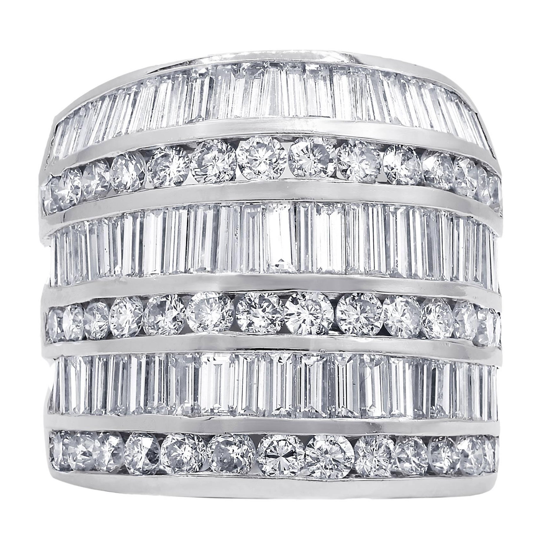 Diana M. Bague à la mode en or blanc 18 carats avec diamants 6 carats ornée de rangées alternées
