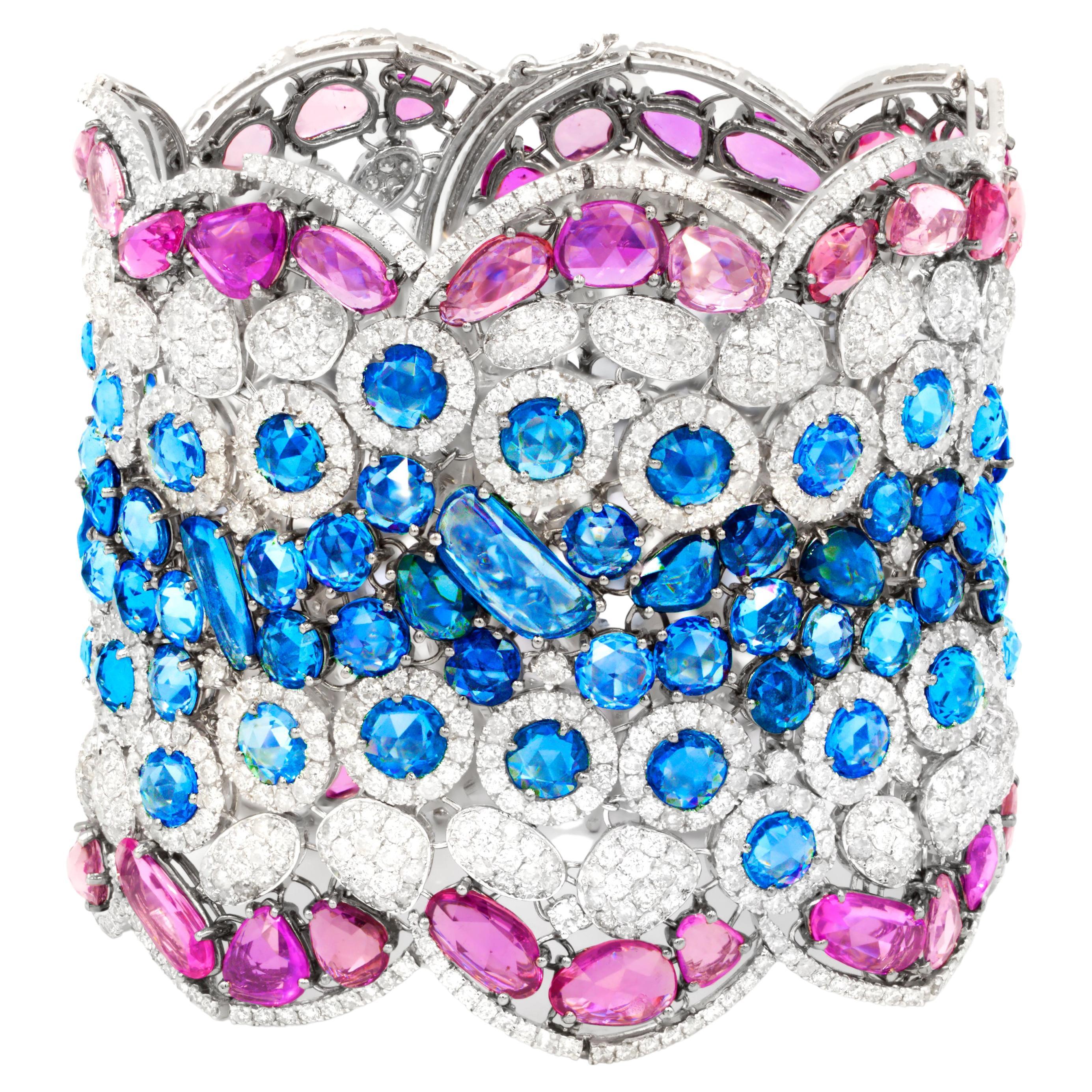 Diana M. Armband aus 18 Karat Weißgold mit 102,85 Karat rosa und blauem Rosenschliff im Angebot