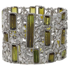 Diana M. Armband aus 18 Karat Weißgold mit 131,84 Karat Peridot
