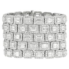 Diana M. Bracelet en or blanc 18 carats avec 74,00 carats de diamants taille émeraude 