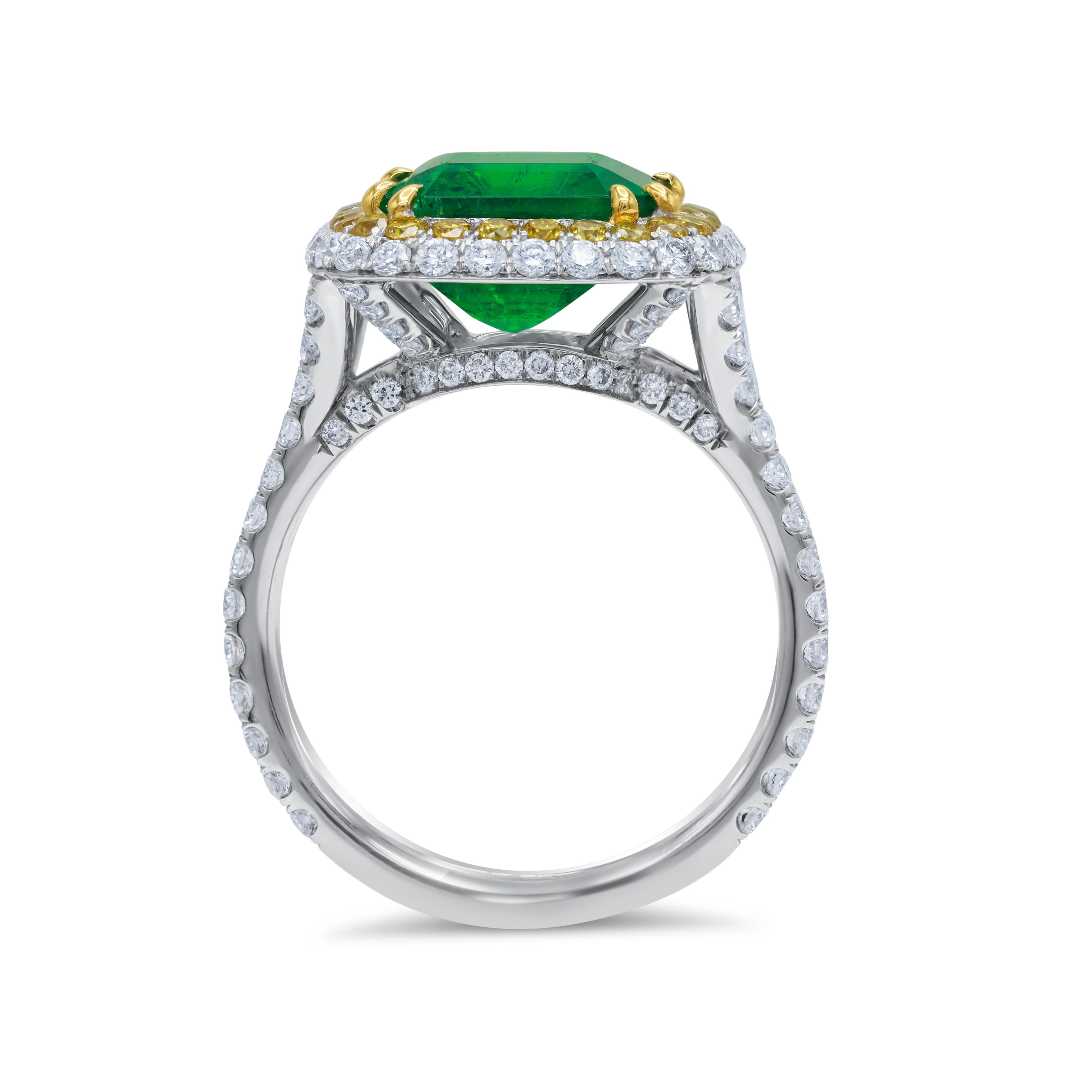 Diana M. 18kt White Gold Emerald Diamond Ring 3.97ct In New Condition For Sale In New York, NY
