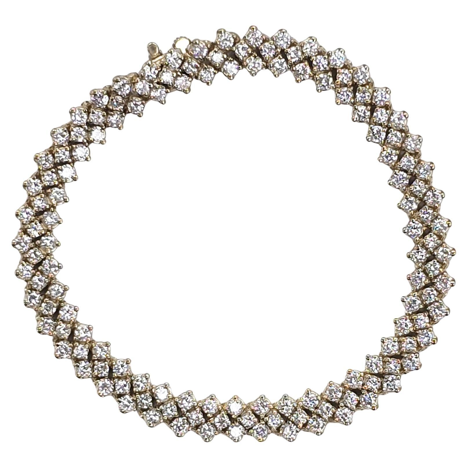 Diana M. 18kt white gold fashion bracelet featuring 3 rows of 9.00 cts diamonds
