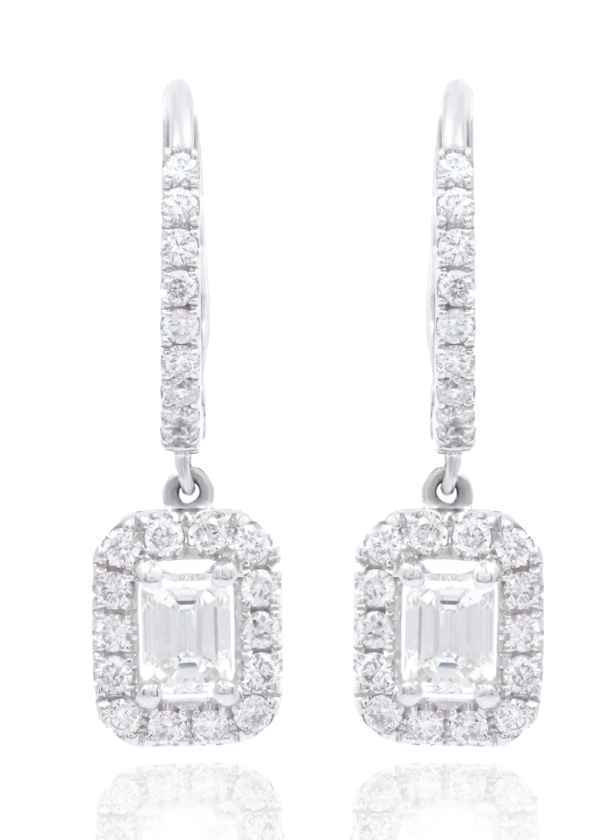 Diana M. 18kt white gold hanging earrings featuring 1.00cts of daimnds w/emerald In New Condition For Sale In New York, NY