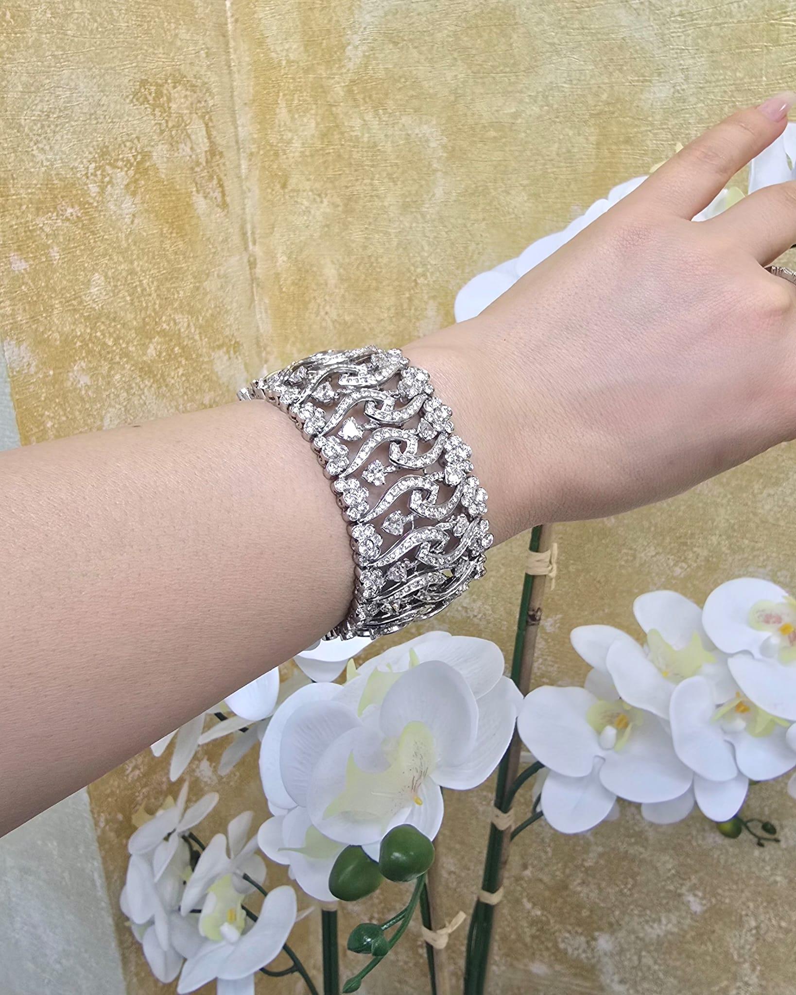 Diana M. Bracciale a cuore in oro bianco 18kt, largo e flessibile, con 32,50 carati. In condizioni Nuovo in vendita a New York, NY