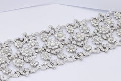 Diana M. 18 Karat Weißgold breites Blumenarmband mit 25,61 Karat Rosenschliff