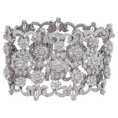 Diana M. Bracelet floral large en or blanc 18 carats avec 25,61 carats de coupes roses