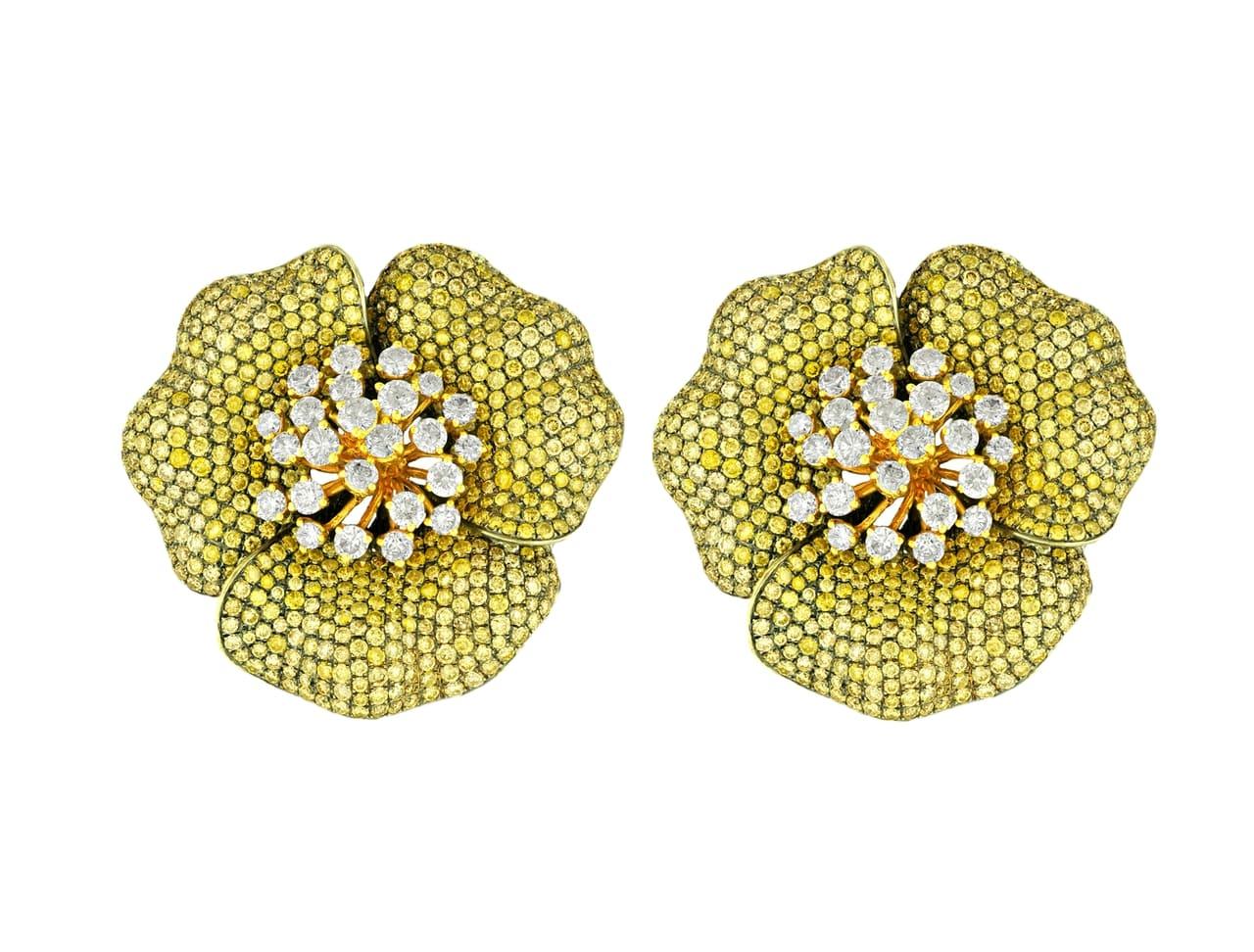 18 kt white gold rhodium plated earrings with a flower design adorned with 19.00 cts tw of diamond