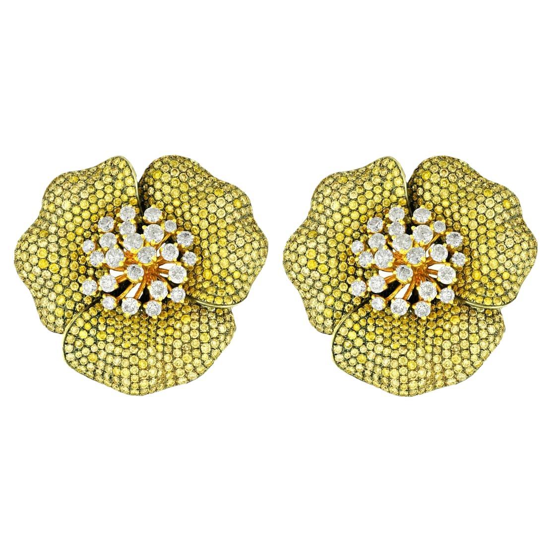 Diana M. Boucles d'oreilles à la mode fleur en or blanc 18 carats et diamants 19,00 carats 