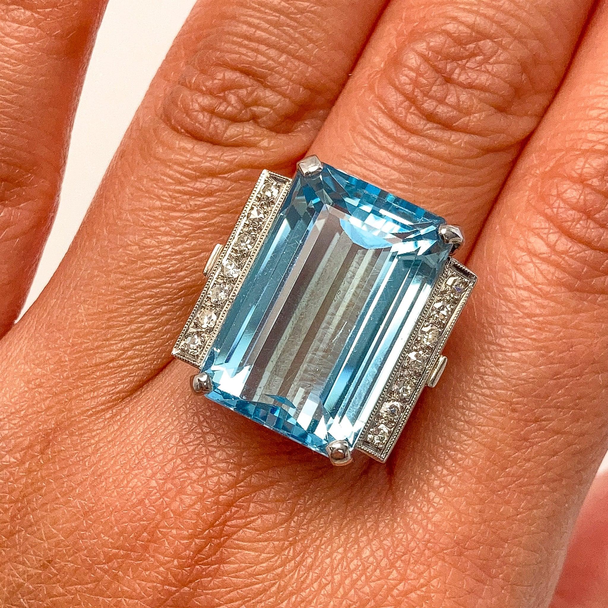 Rétro Diana M., bague vintage aigue-marine et diamants 21 carats, platine, sans chaleur naturelle  en vente