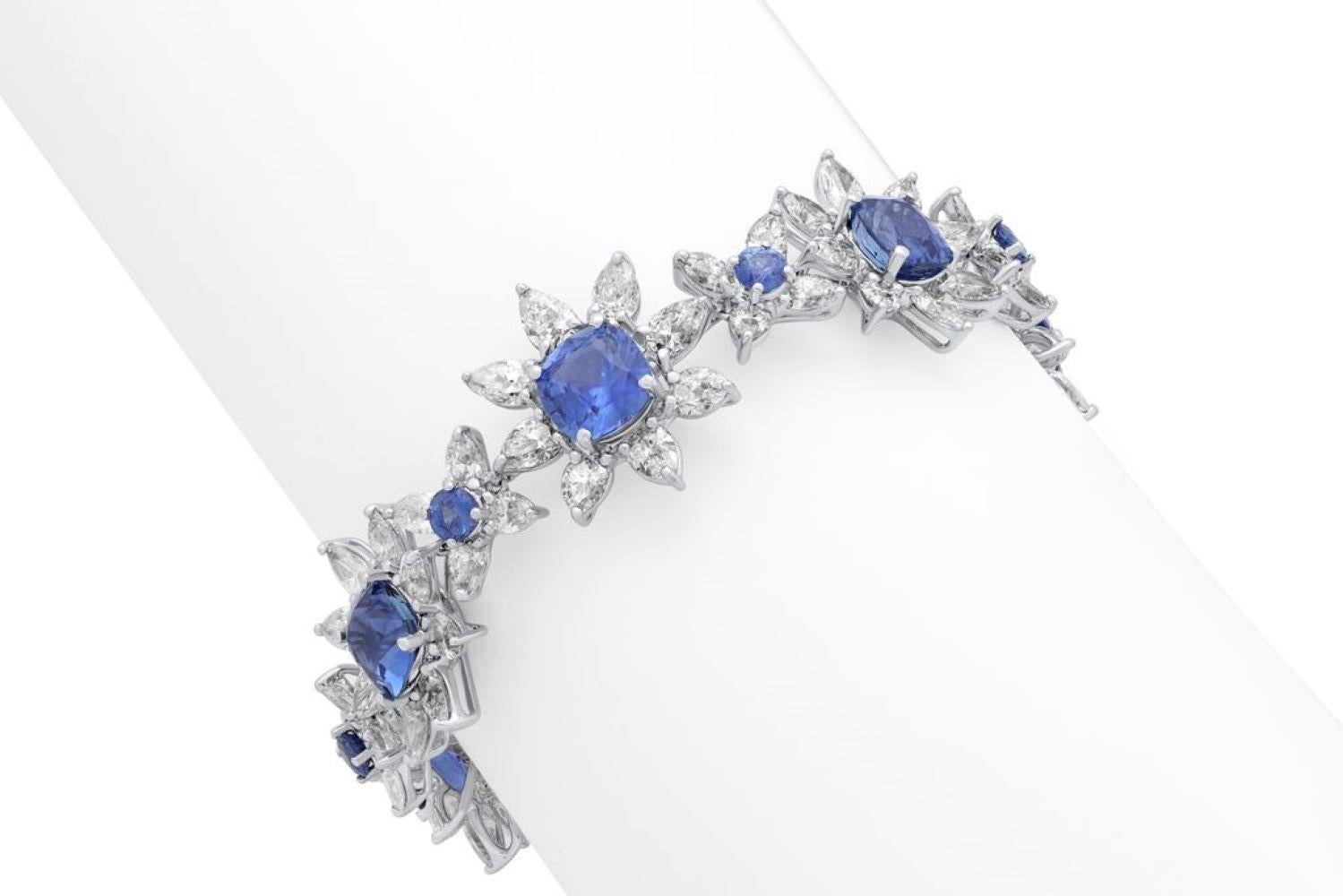 Taglio cuscino Bracciale Diana M 22 Carati con Zaffiro a Grappolo in vendita