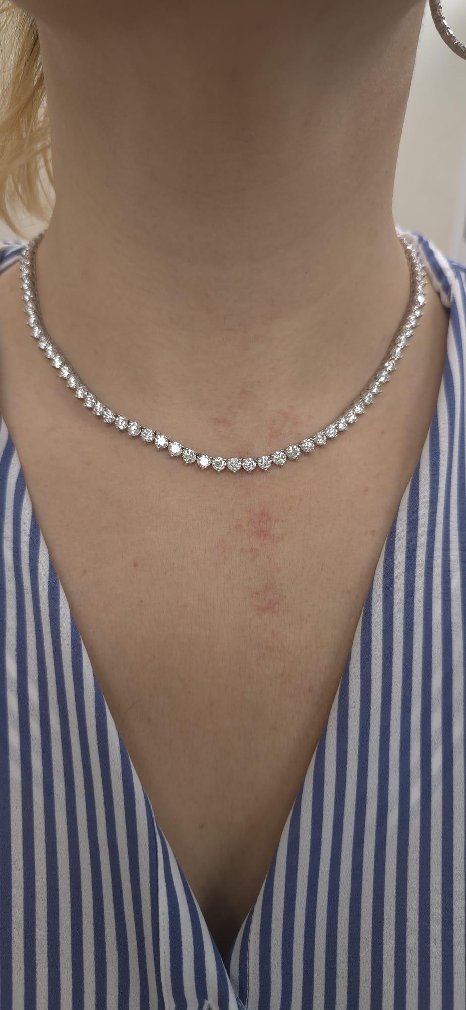 Diana M. Collar de tenis de diamantes de tres garras de 23,00 quilates en venta 1