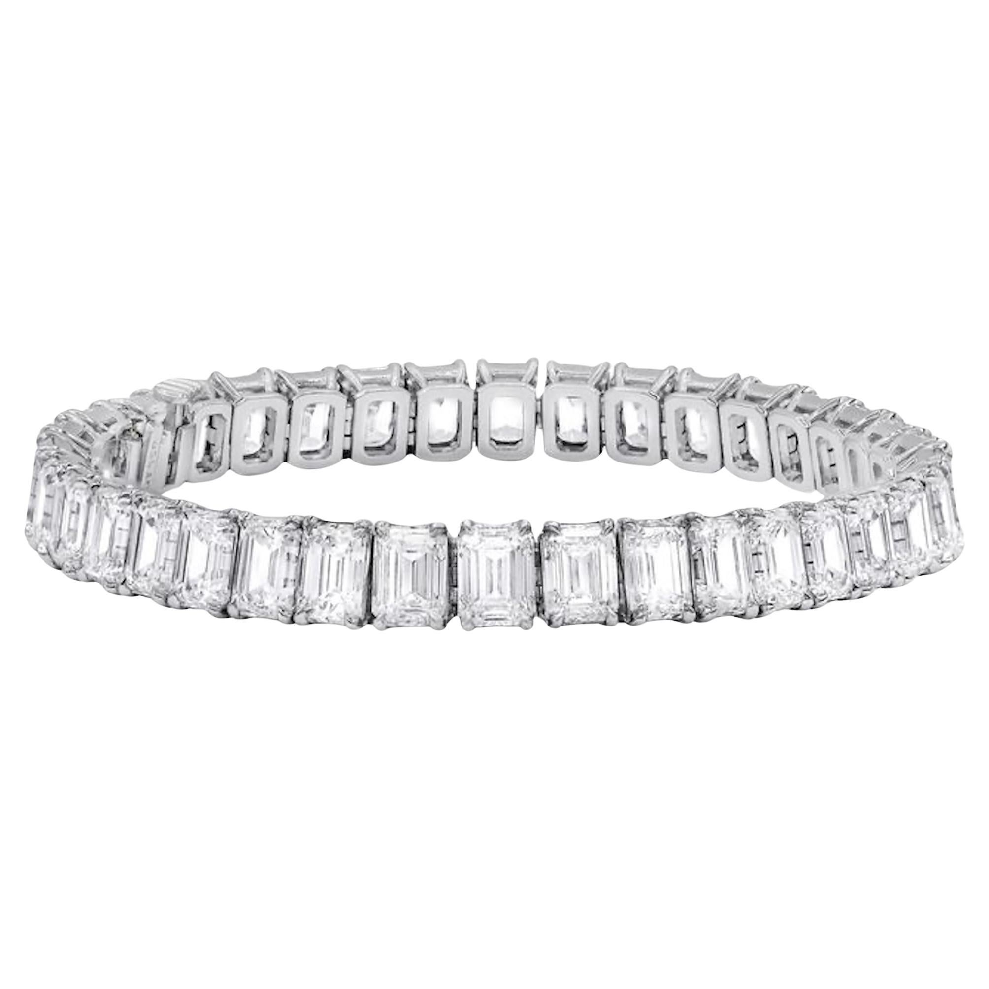 Diana M. Bracelet de diamants taille émeraude de 26,97 carats à 4 griffes 