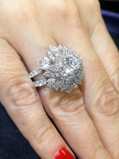 Diana M. 3.00 cts tw of diamonds in a snowflake design
