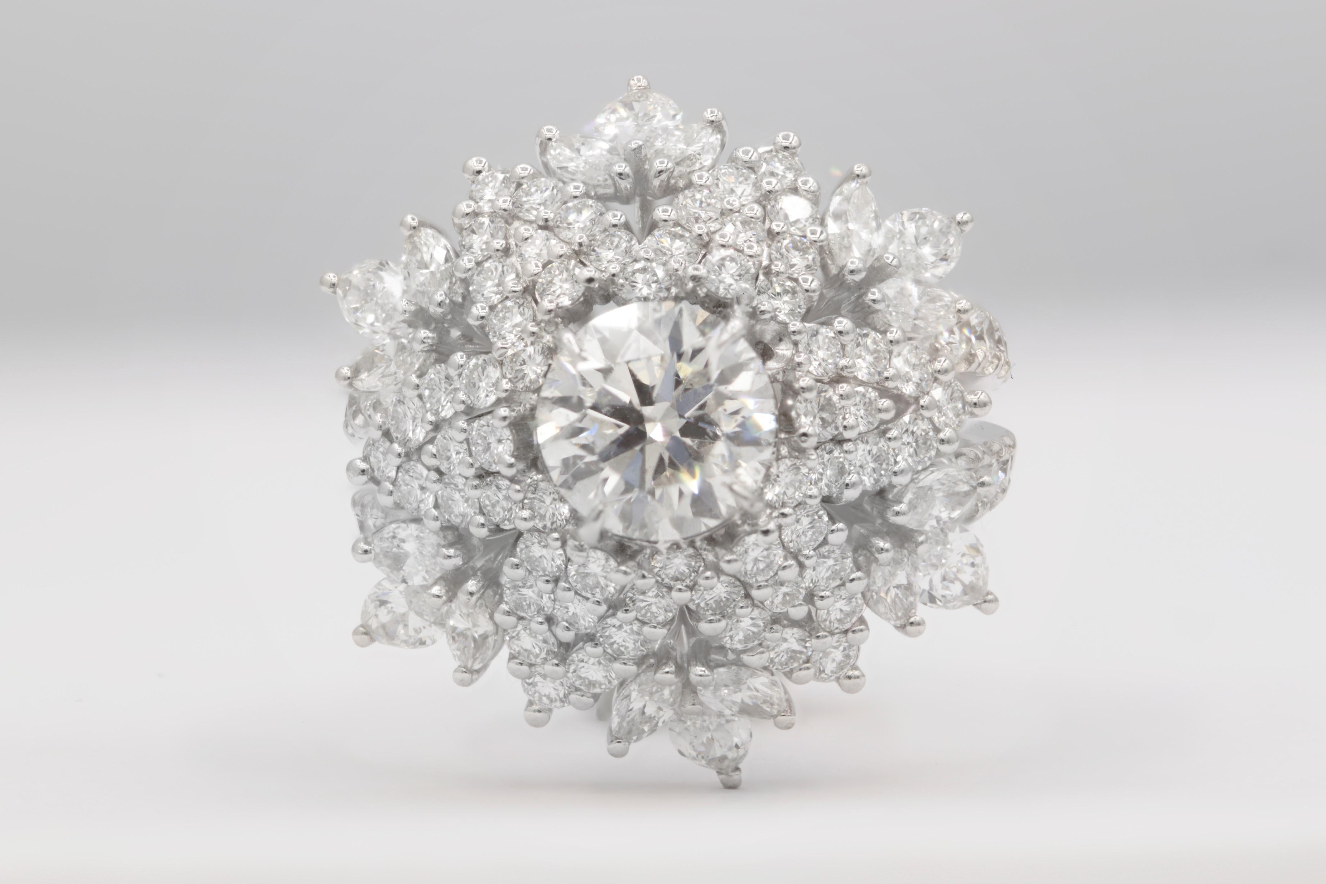 Taille brillant Diana M. 3,00 cts tw de diamants dans un motif de flocon de neige en vente