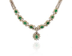 Diana M. Halskette aus Gelbgold mit 3,60 Karat Smaragd und Diamant
