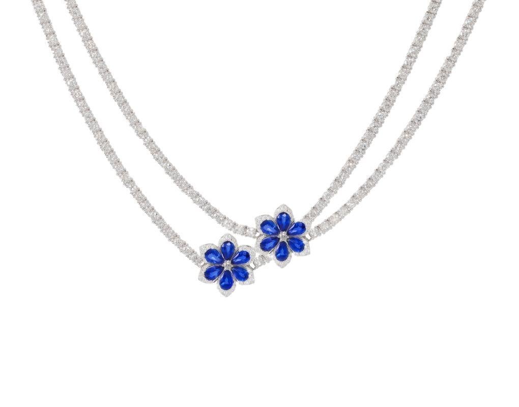 Romantico Diana M. 38.97 carati. Collana a forma di fiore con zaffiro e diamante in vendita