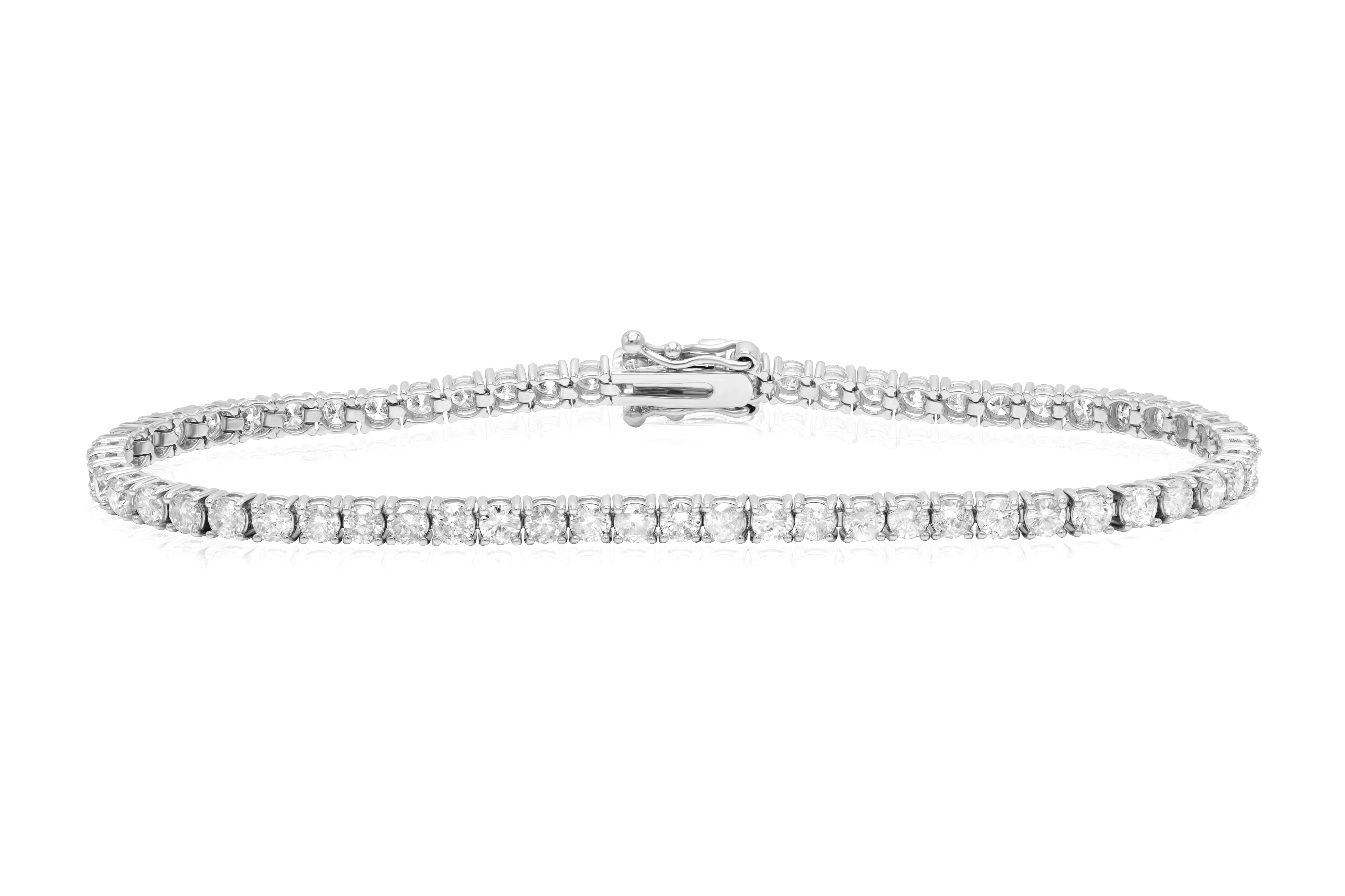 Diana M. maßgefertigtes Tennisarmband mit 4,50 Karat Diamanten in  14kt Weißgold (Rundschliff) im Angebot