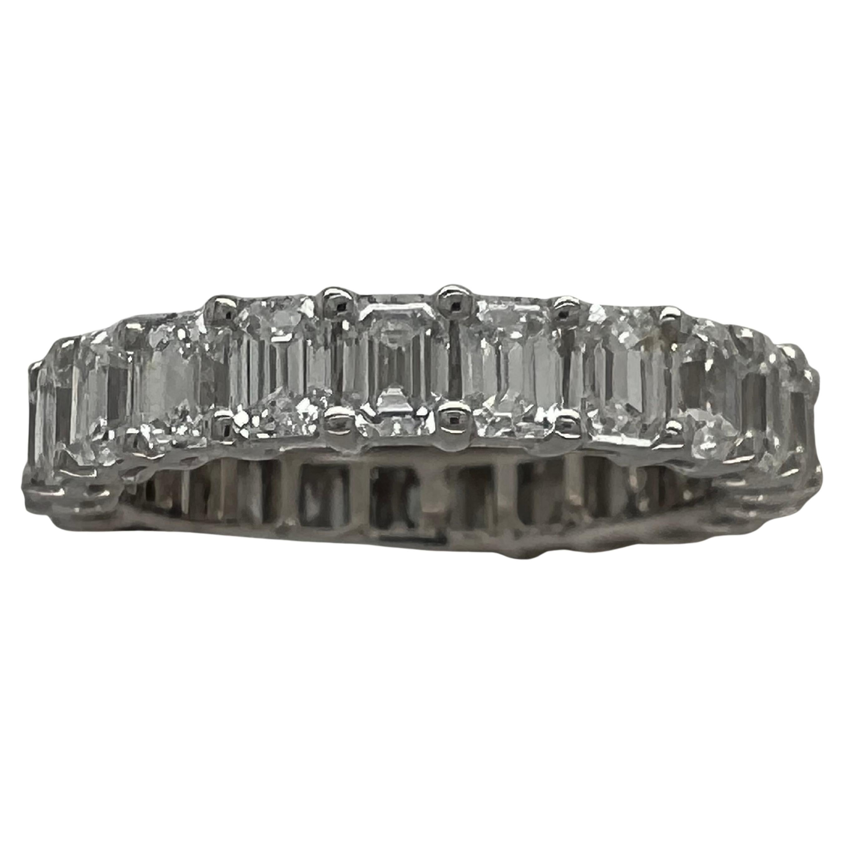 Diana M. Alliance en or blanc 18 carats avec diamants taille émeraude de 5,00 carats en vente