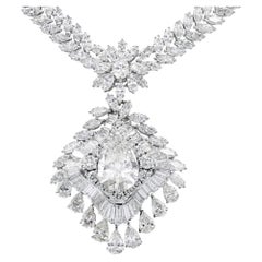 Diana M Collier à la mode en or blanc 18 carats avec diamants poire et marquises de 56,01 carats