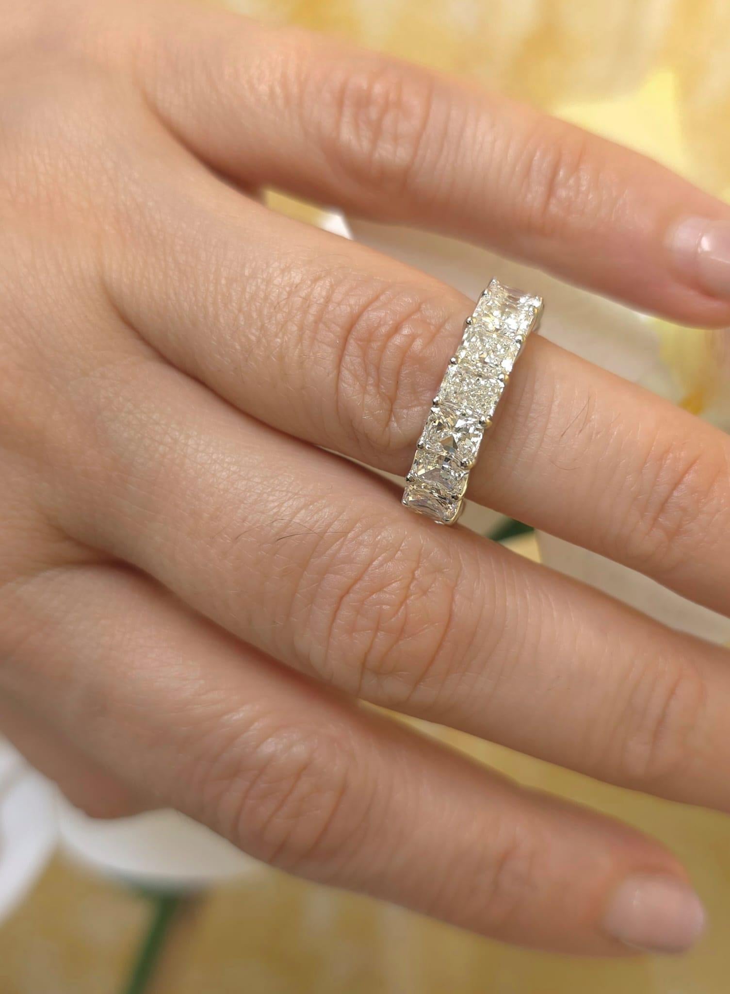 Taille radiant Diana M., alliance en or blanc 18 carats avec diamants taille radiant de 8,80 carats en vente