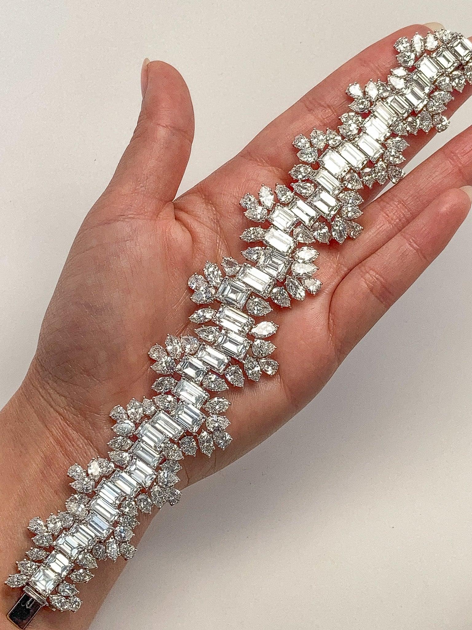 Diana M.  Spectacular 96ct Vintage Diamond Bracelet, Platinum All GIA DEF VVS  In New Condition For Sale In New York, NY