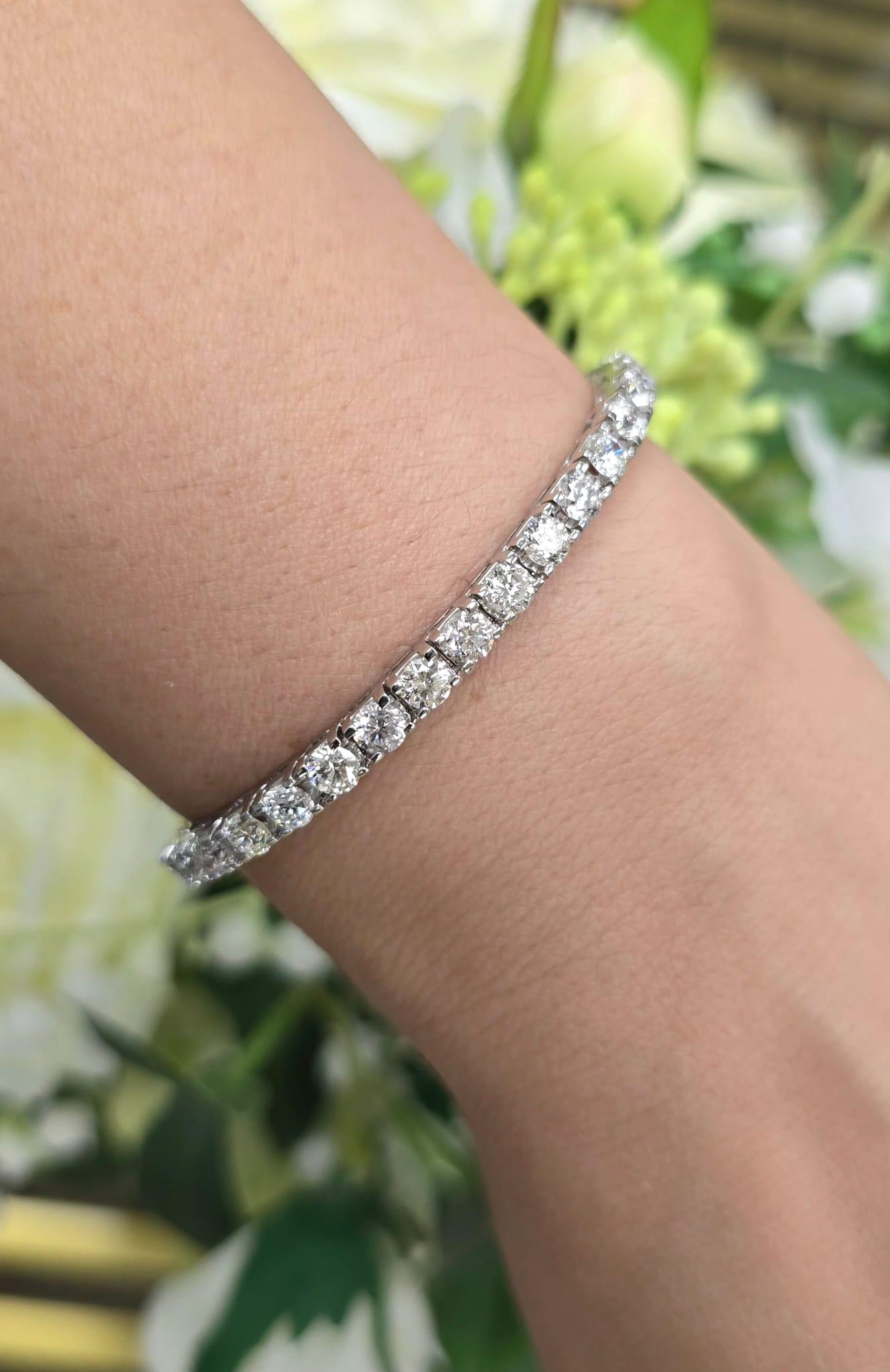 Diana M. 9.75 CT. Pulsera Tennise Diamante Oro Blanco 14K. Corte redondo en venta