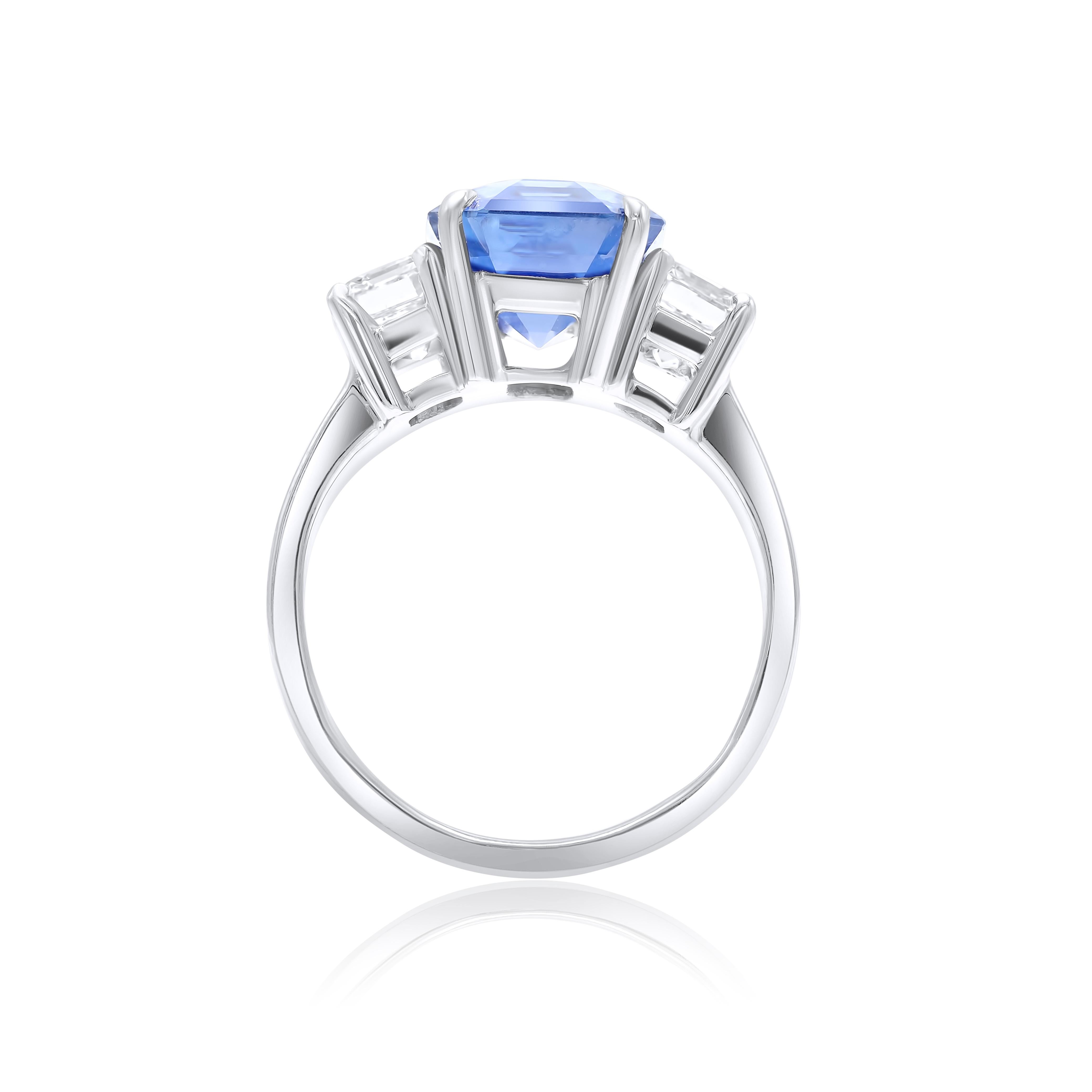 Modern Diana M. Ceylon Sapphire And Diamond Ring 6.75ct Center Sapphire  For Sale