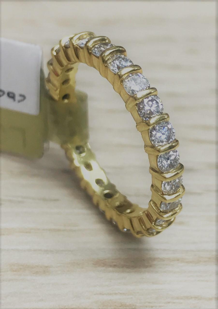 Anello con diamante in oro giallo 18 kt con fascia per l'eternità a tutto tondo impreziosita da diamanti rotondi taglio brillante da 1,60 carati tw