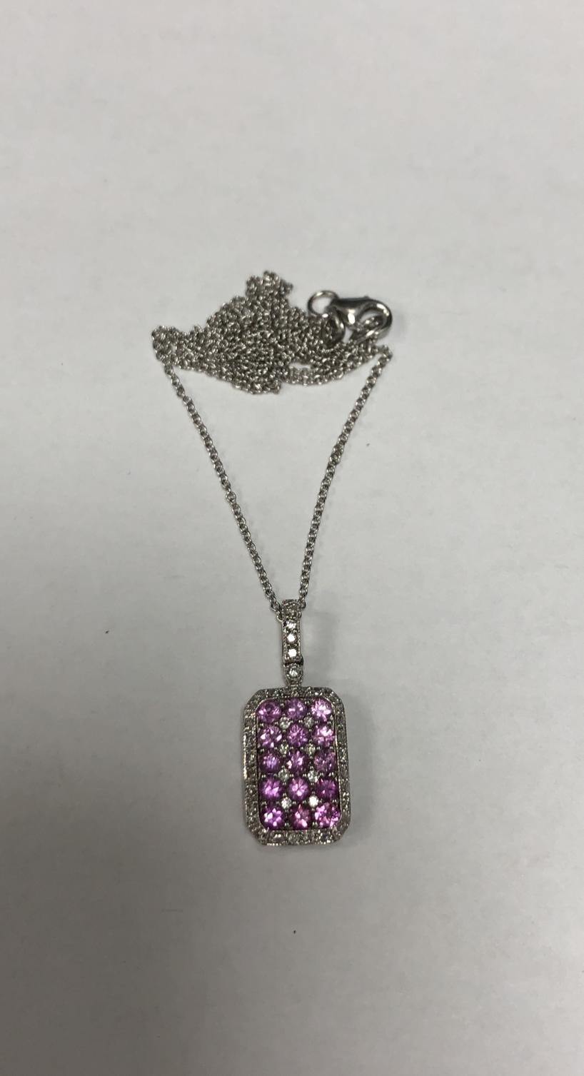2.00 cts. de diamants ronds et de saphir rose sertis en 18 K K/One, avec un design en damier.