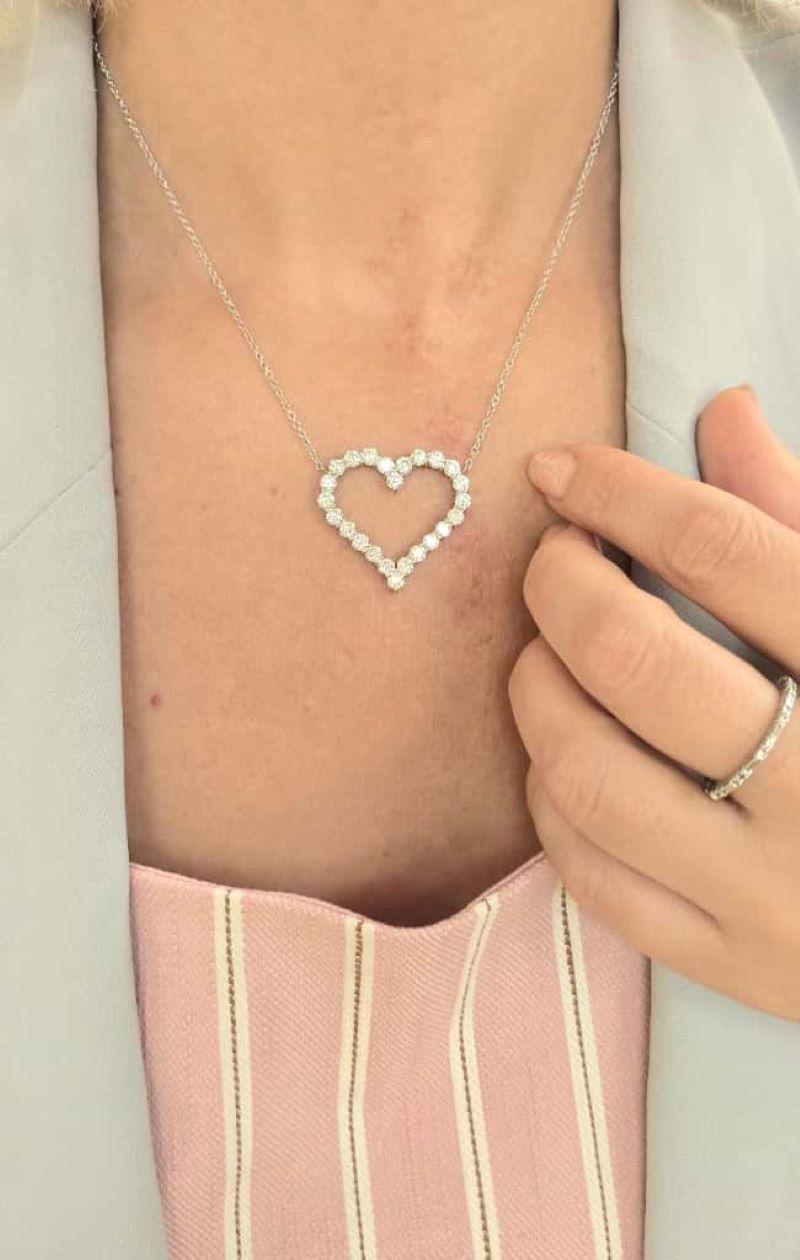 A&M. I. Custom  3,30 Cts. Pendentif en forme de cœur en diamant Or blanc 18K Neuf - En vente à New York, NY