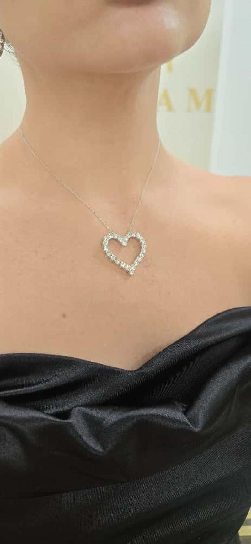 Femenino o masculino Diana M. personalizada 5.80 cts. Colgante de diamantes en forma de corazón de oro blanco de 18 quilates en venta