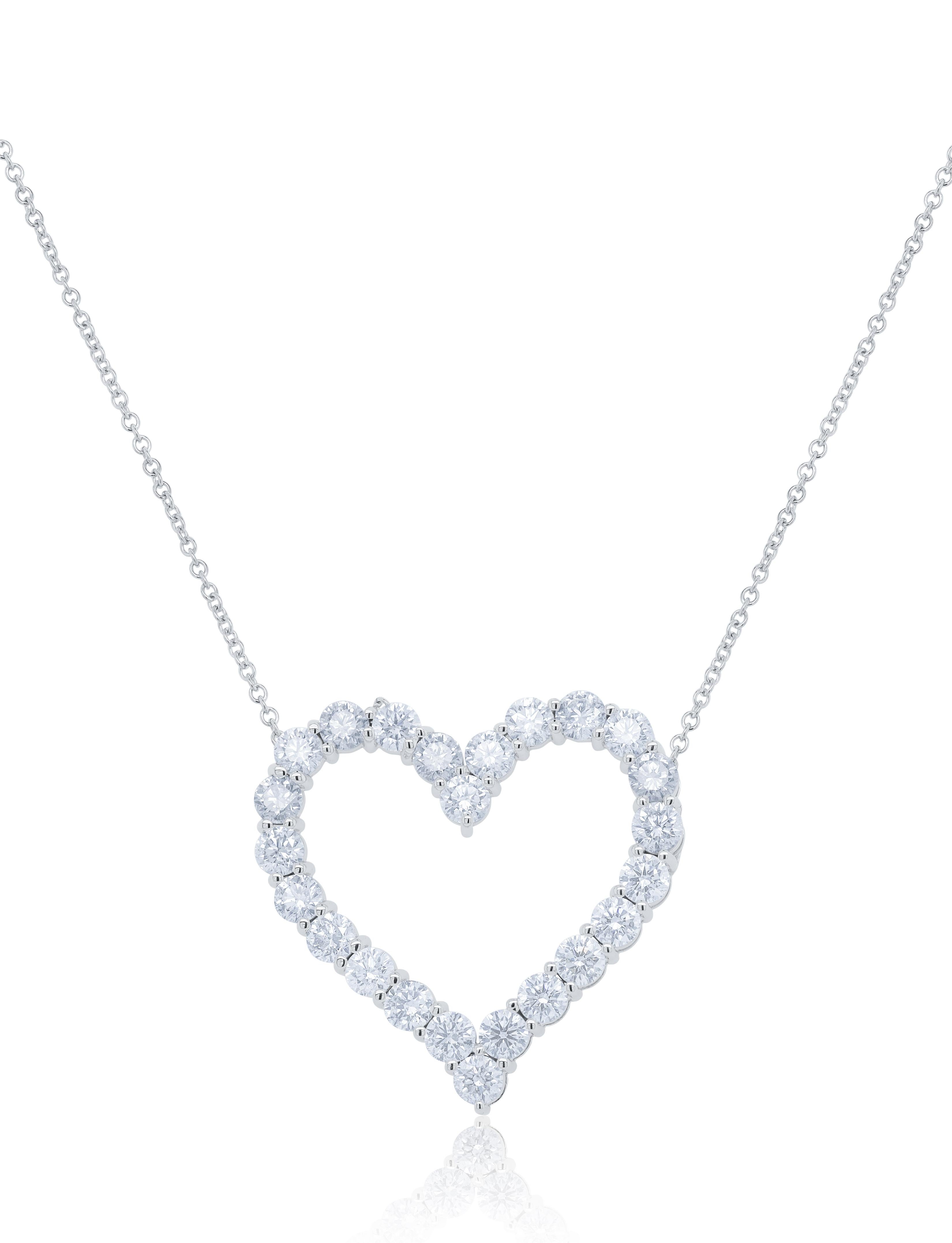 Taglio rotondo Diana M. I. Custom 6.00 carati. Ciondolo con cuore di diamante in oro bianco 18 carati in vendita