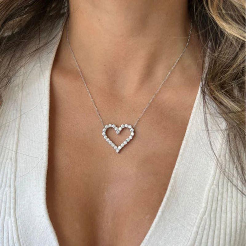 Diana M. I. Custom 6.00 carati. Ciondolo con cuore di diamante in oro bianco 18 carati In condizioni Nuovo in vendita a New York, NY