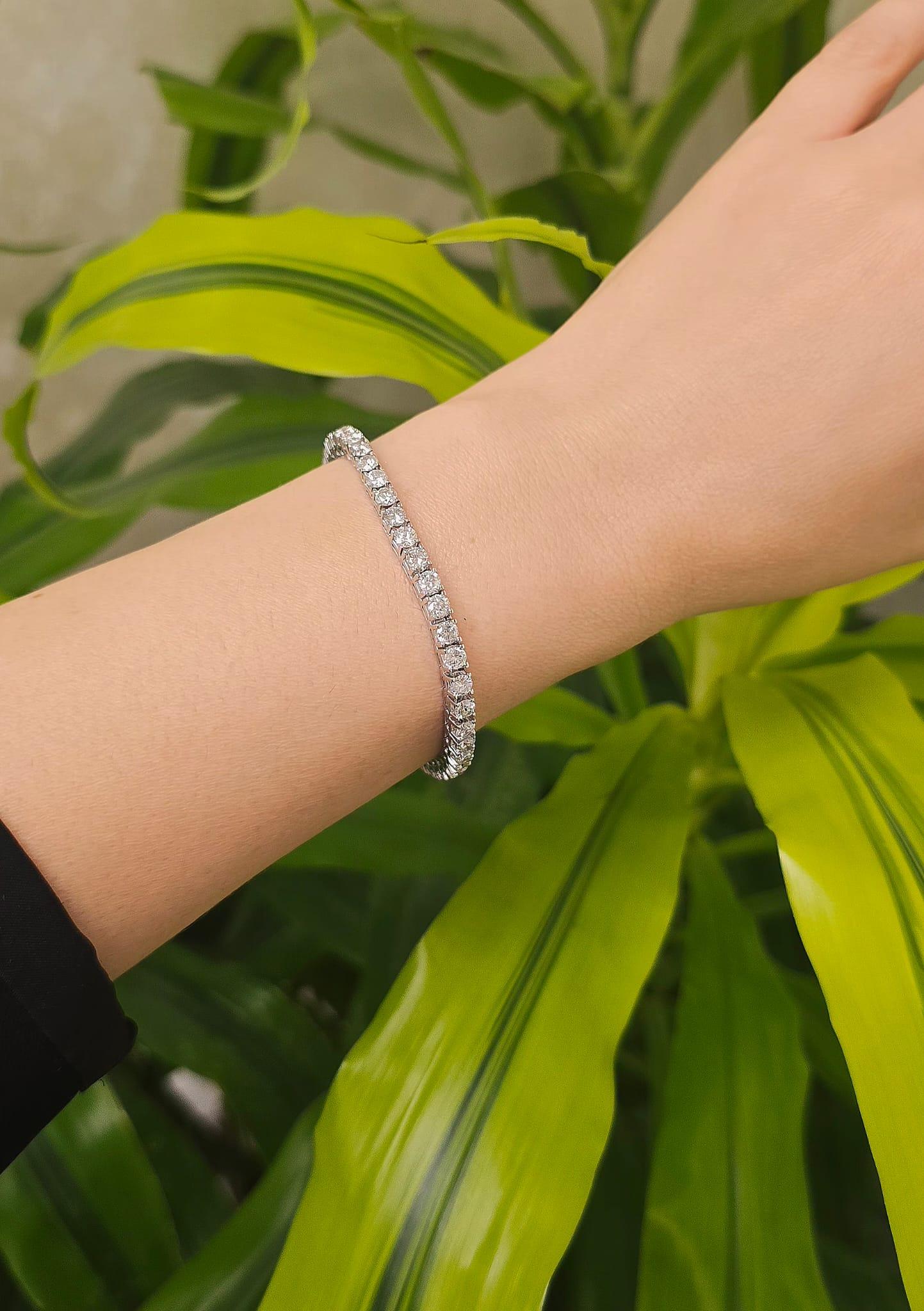 Diana M. I. Custom 8.10 carati. Bracciale tennis con diamanti in oro bianco 14K In condizioni Nuovo in vendita a New York, NY