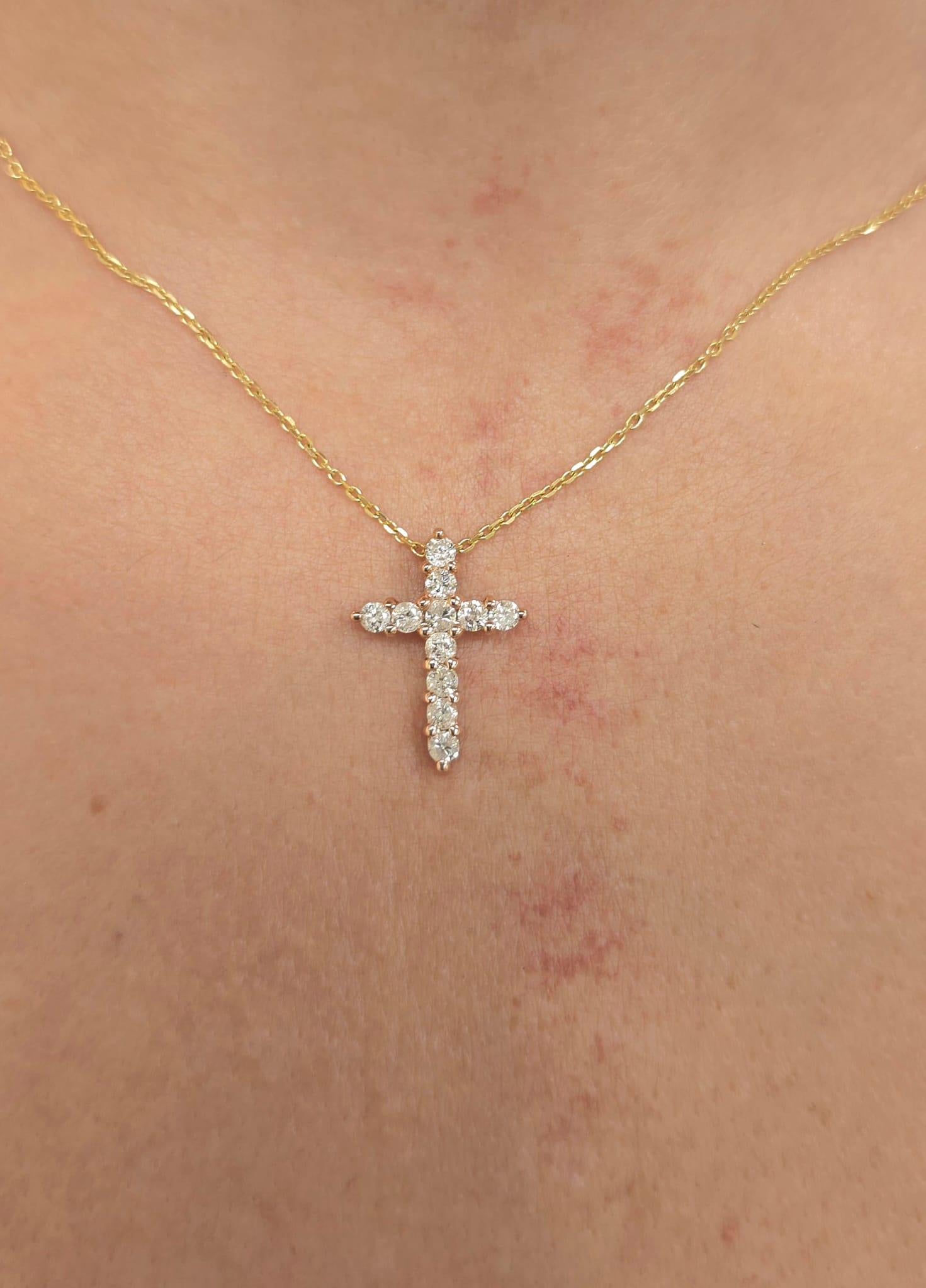 Taille rose Diana M. Pendentif croix personnalisé en or rose 14 carats et diamants en vente