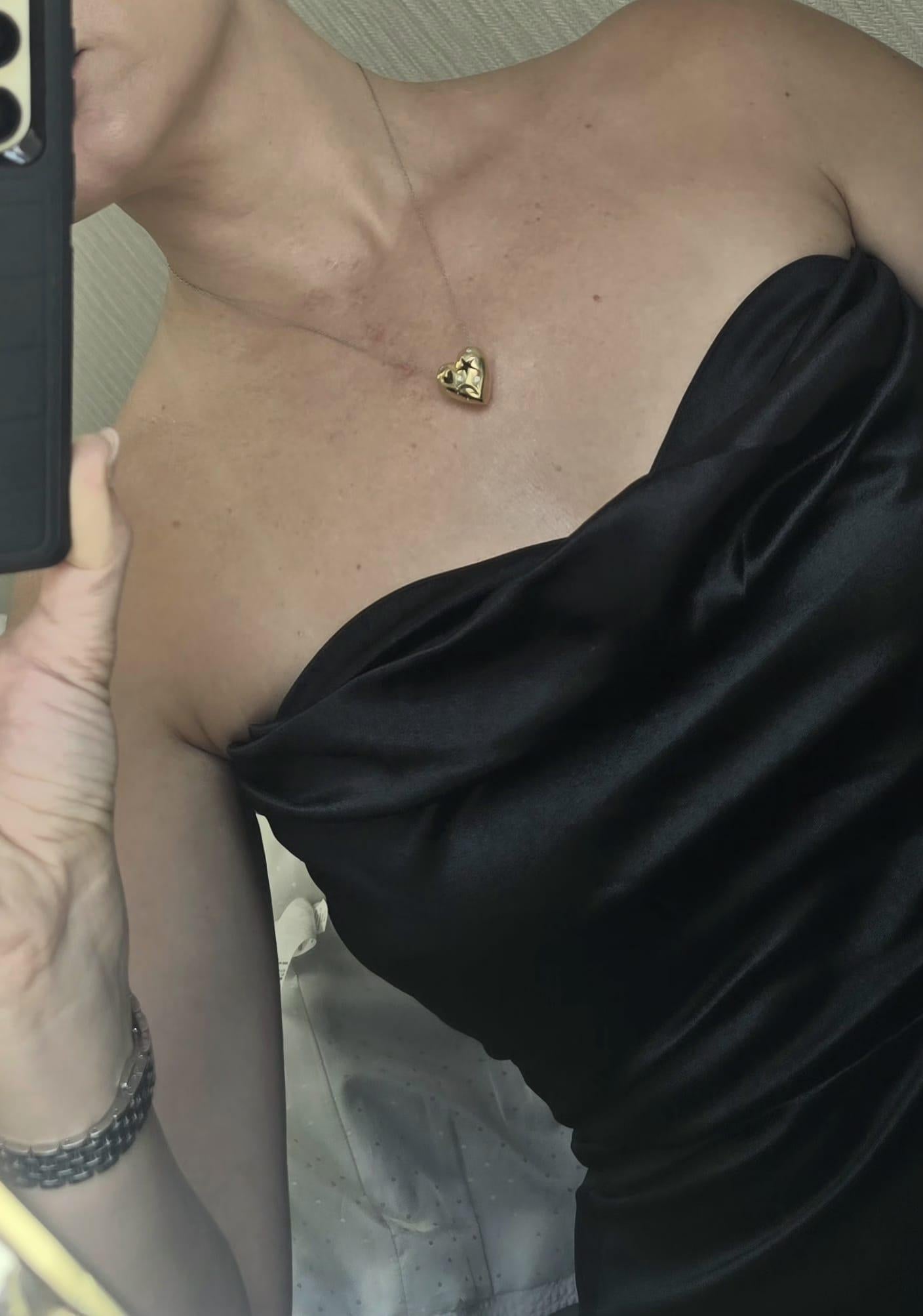 Taille ronde Diana M. Custom Diamond Heart Shaped Pendentif 14K Yellow Gold (pendentif en forme de cœur avec diamants) en vente