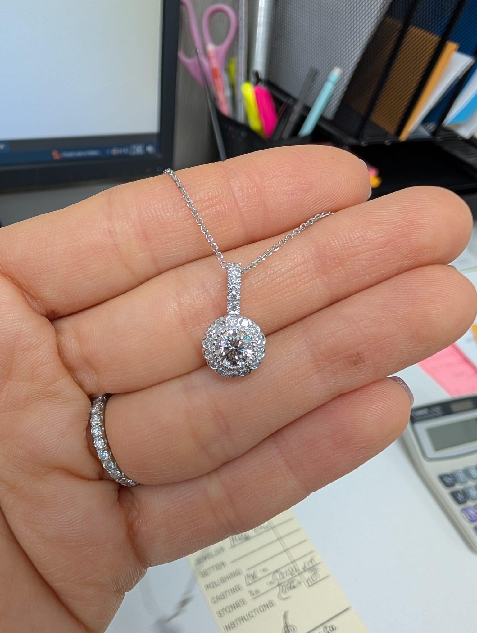 Diana M. Custom  Colgante de diamantes de oro blanco de 14 quilates Corte redondo en venta