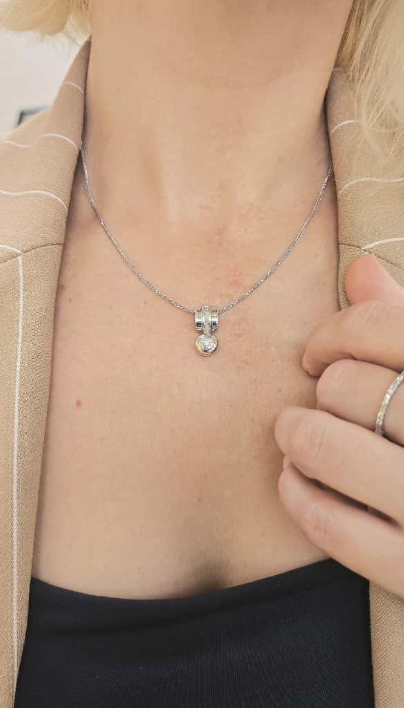 Diana M. Ciondolo personalizzato con diamante in oro bianco 14K In condizioni Nuovo in vendita a New York, NY