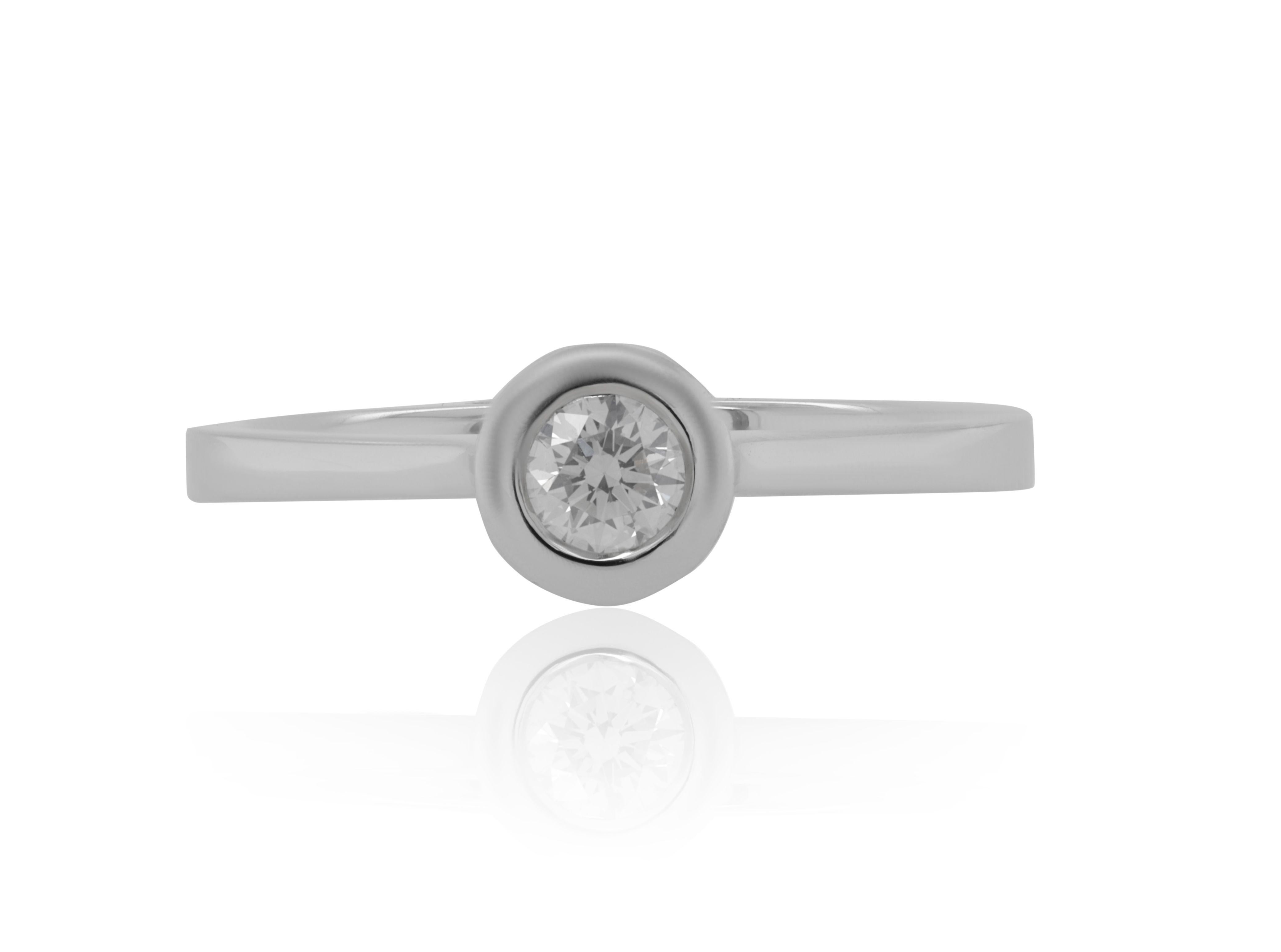 Diana M. Custom Diamond Ring 18K White Gold In New Condition For Sale In New York, NY