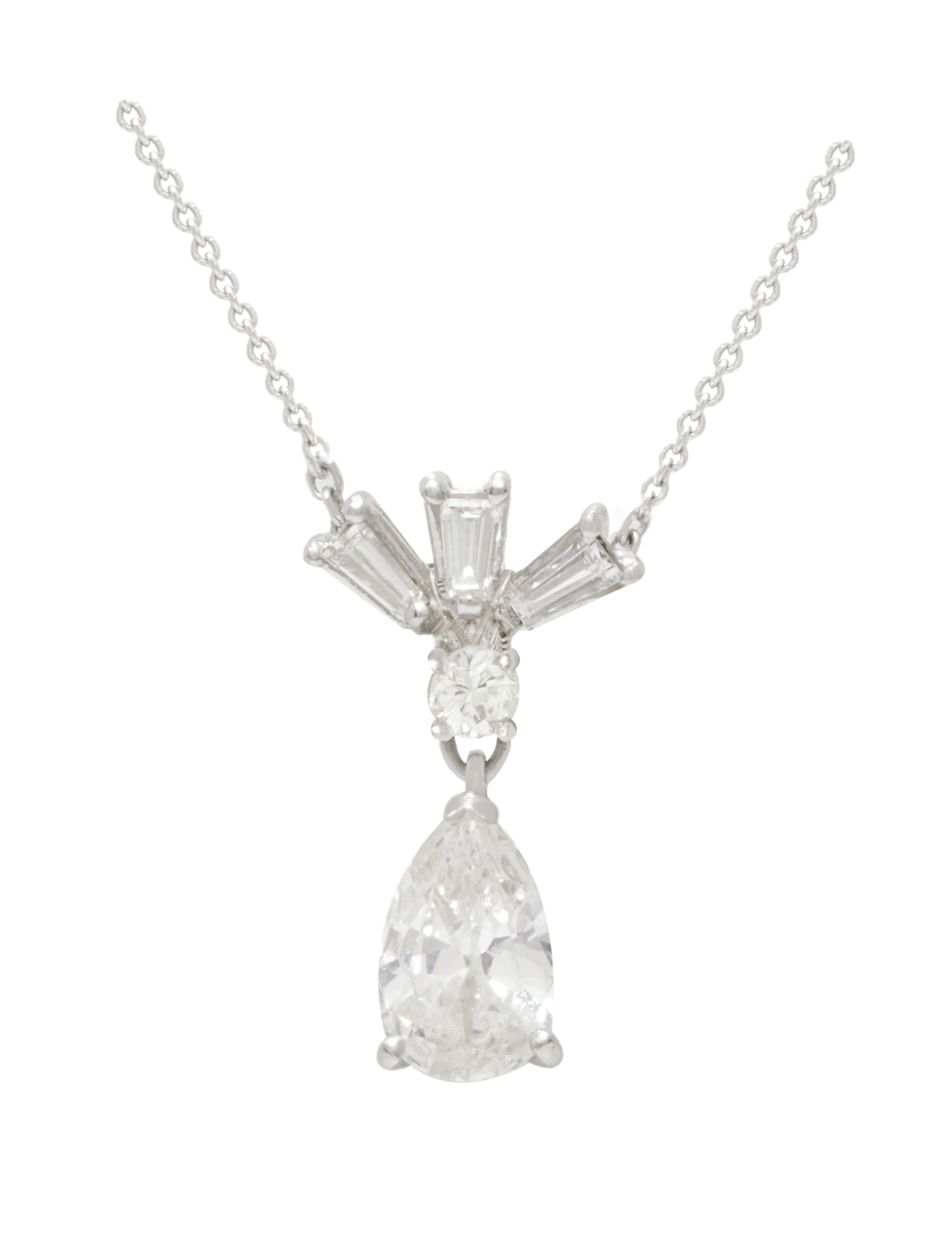 Taglio a goccia Diana M. I. Ciondolo con diamante multicut personalizzato in oro bianco 14K in vendita